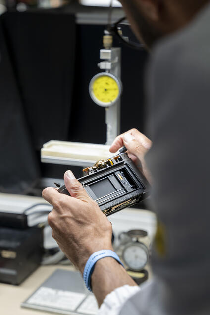 Leica M6 Production Process Measuring