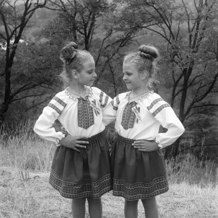 Twin girls look at each other.