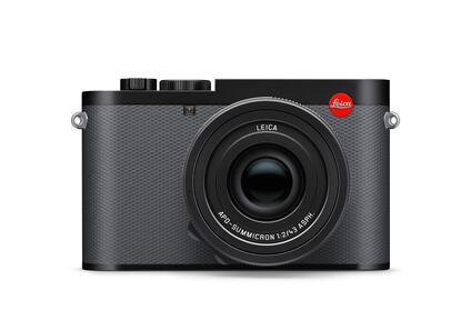 Leica Q3 43 front.