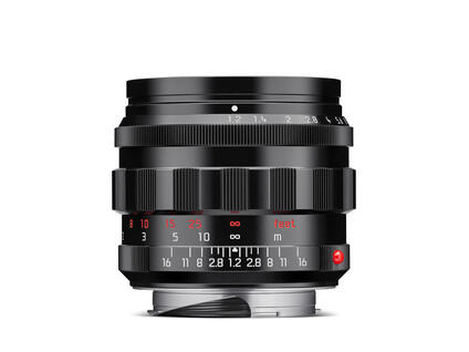 Leica Noctilux-M 50 f/1.2 ASPH. glossy black paint finish, upright
