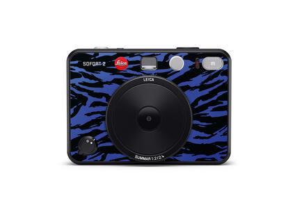 Leica Sofort 2 Burton Edition, front.