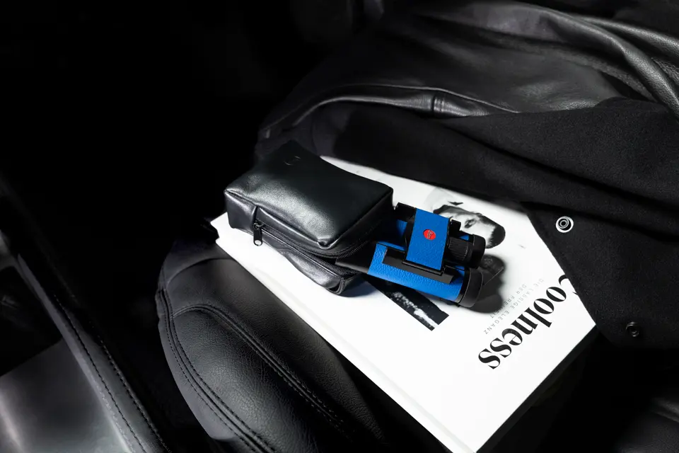 The Leica Ultravid Compact in the color capri blue in a vehicle