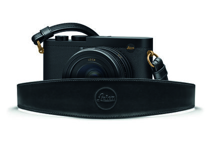 Leica+Q2_Daniel+Craig+x+Greg+Williams_WITH+STRAP_CMYK.jpg